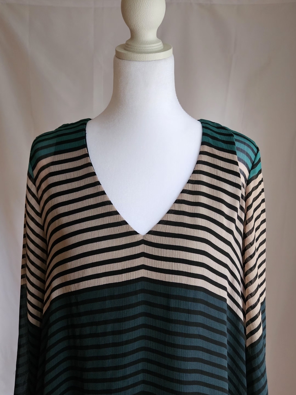 ECI New York Shift Dress Size 8 Striped V-Neck Bell Sleeve Sheer Overlay Teal - Picture 3 of 15